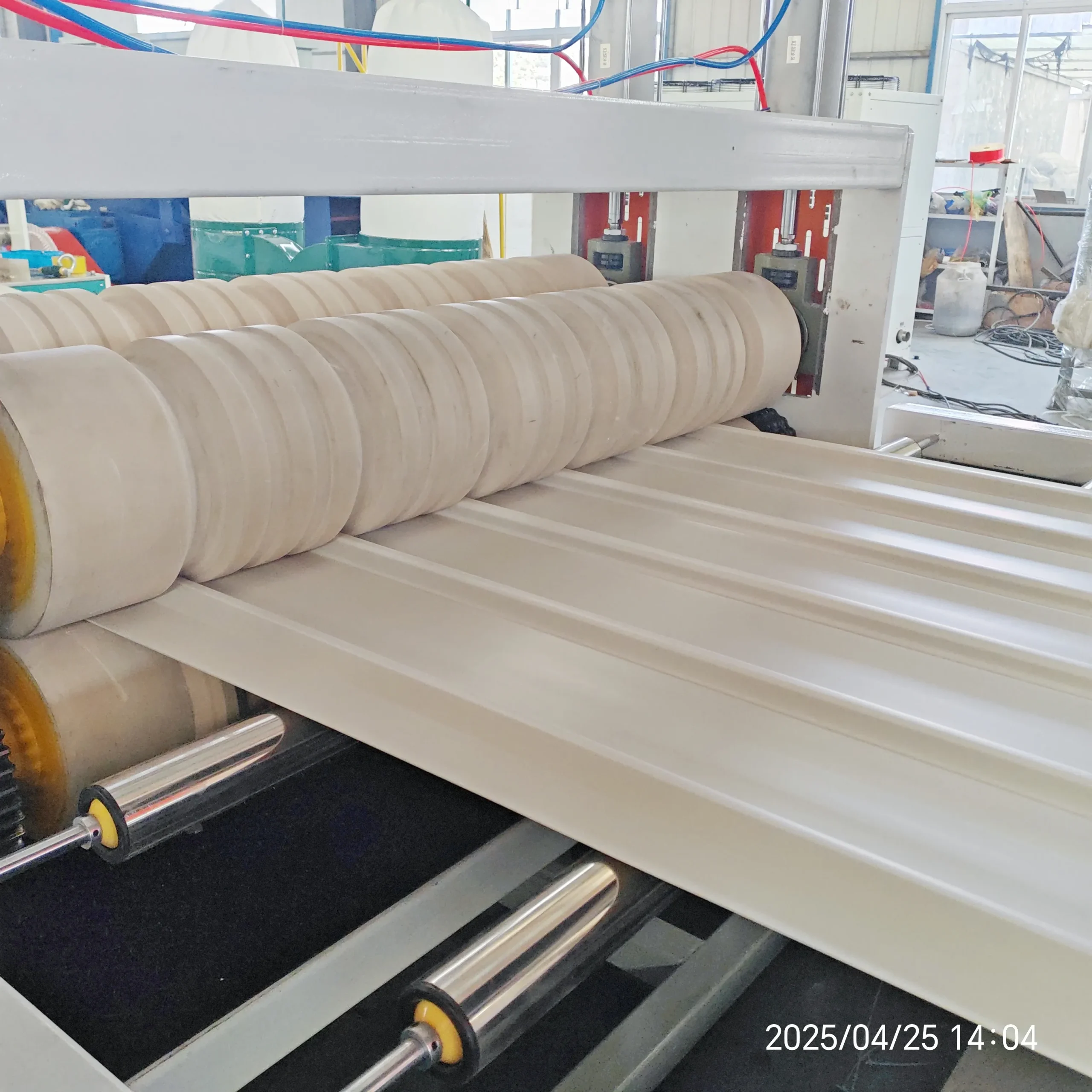 Линия экструзии гофрированных ПВХ-листов.5