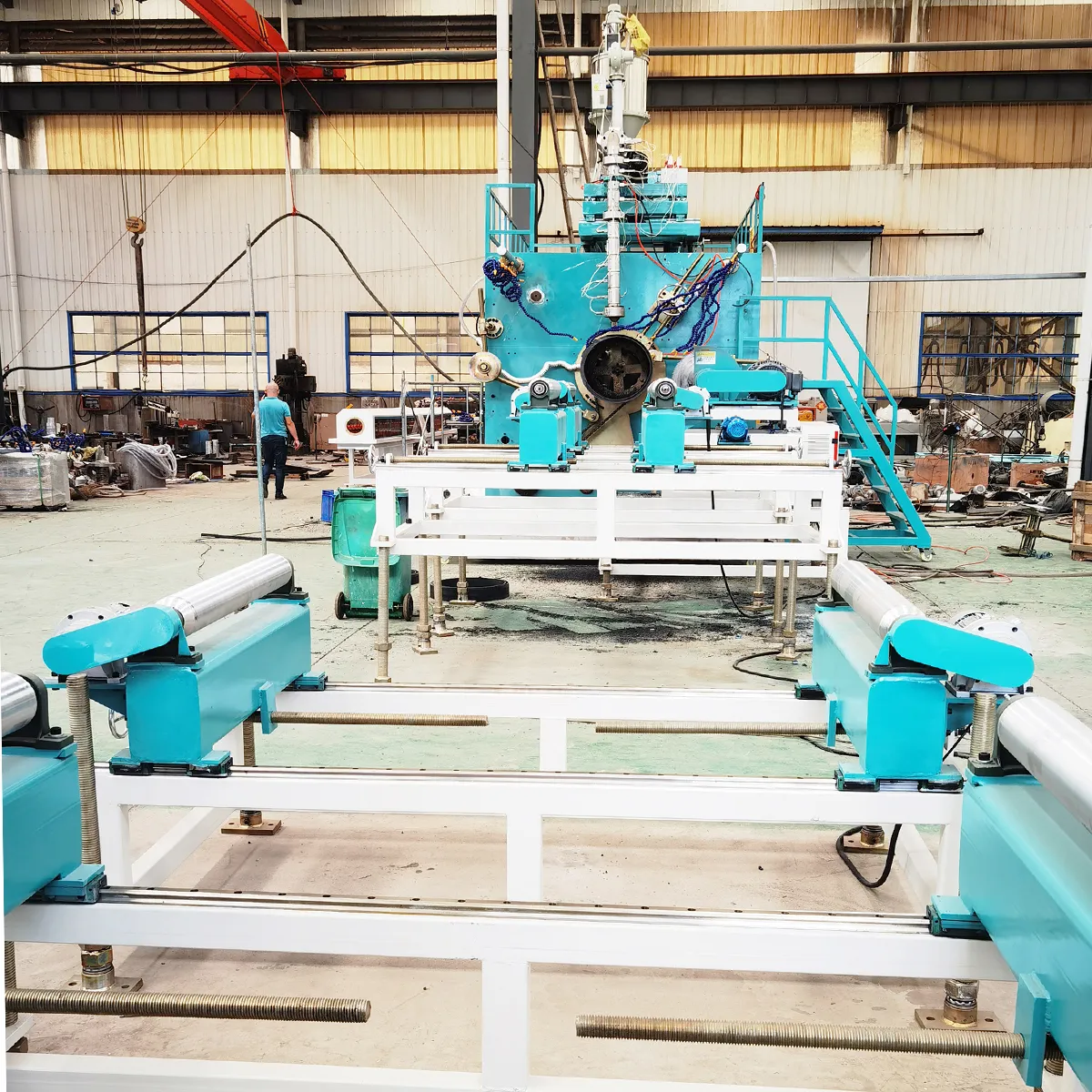 Линия экструзии труб большого диаметра из HDPE со спиральной навивкой.10