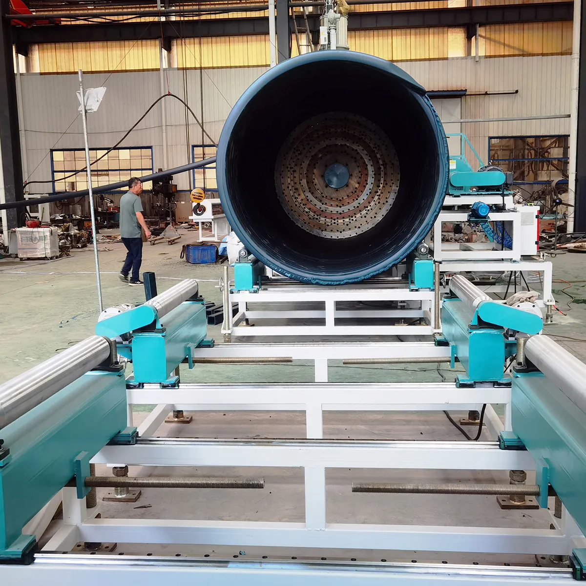 Линия экструзии труб большого диаметра из HDPE со спиральной навивкой.4